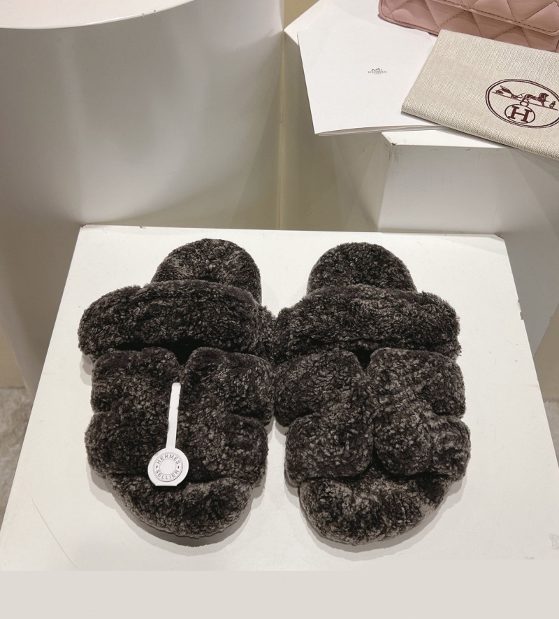 H**mes slippers